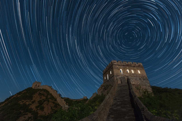 北极星并非指某颗恒星,织女星未来会成为北极星,但它是身不由己