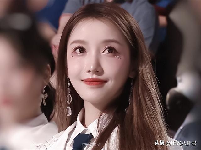 娱乐圈最尴尬的男女撞脸,连细微表情都如出一辙,爱你就像爱自己