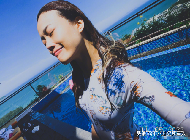 9位港星泳装比美,温碧霞李嘉欣火辣比基尼,容祖儿“出水芙蓉”