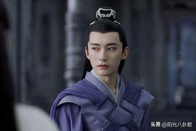 娱乐圈最尴尬的男女撞脸,连细微表情都如出一辙,爱你就像爱自己