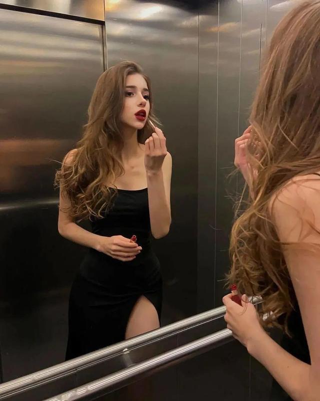 禁止舔屏!俄罗斯美女网红水下写真!这身材真是要命