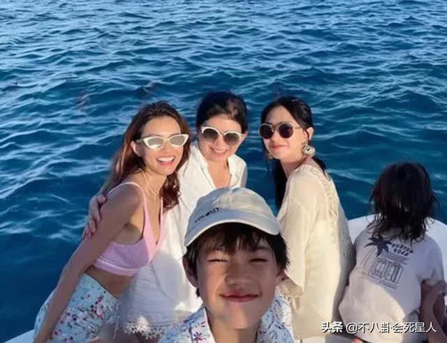 9位港星泳装比美,温碧霞李嘉欣火辣比基尼,容祖儿“出水芙蓉”