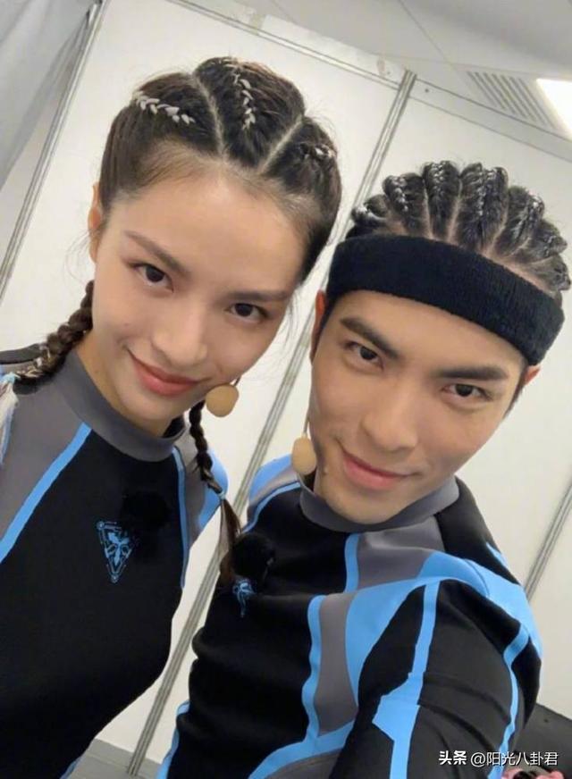 娱乐圈最尴尬的男女撞脸,连细微表情都如出一辙,爱你就像爱自己