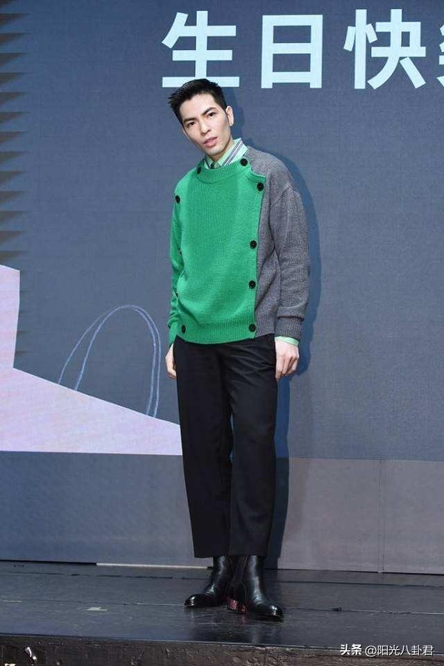 娱乐圈最尴尬的男女撞脸,连细微表情都如出一辙,爱你就像爱自己