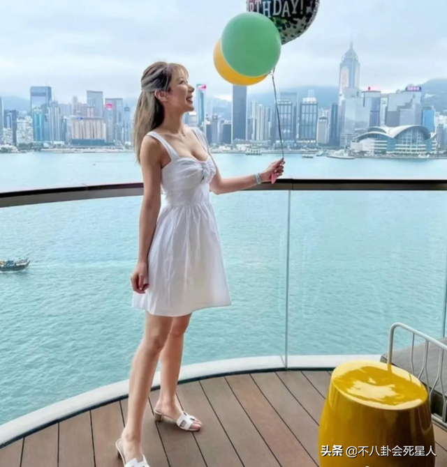9位港星泳装比美,温碧霞李嘉欣火辣比基尼,容祖儿“出水芙蓉”