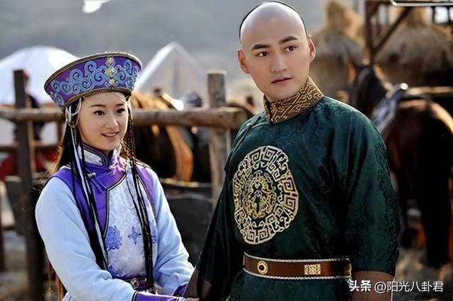 娱乐圈最尴尬的男女撞脸,连细微表情都如出一辙,爱你就像爱自己