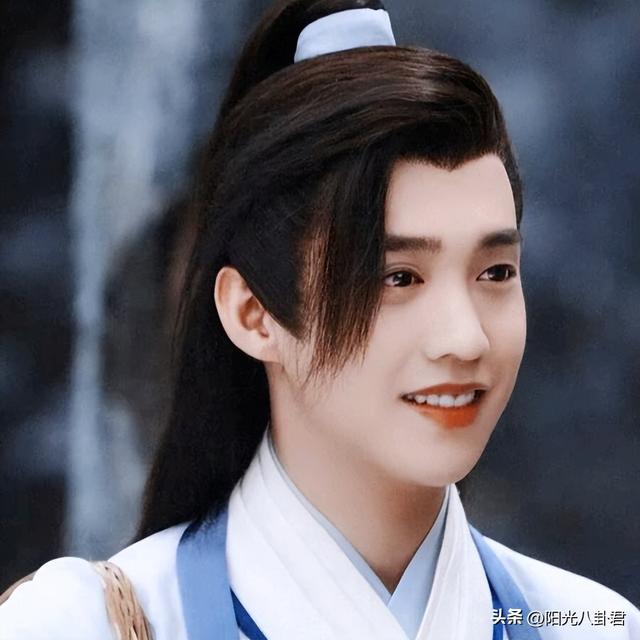 娱乐圈最尴尬的男女撞脸,连细微表情都如出一辙,爱你就像爱自己