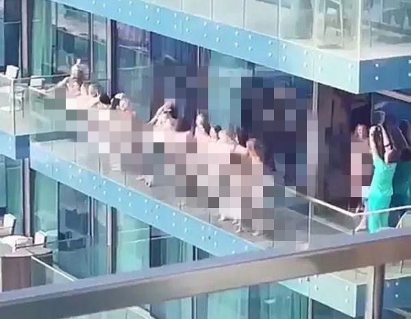 全裸成瘾?6名乌克兰性感模特游艇上裸体互拍,户外现场照片流出
