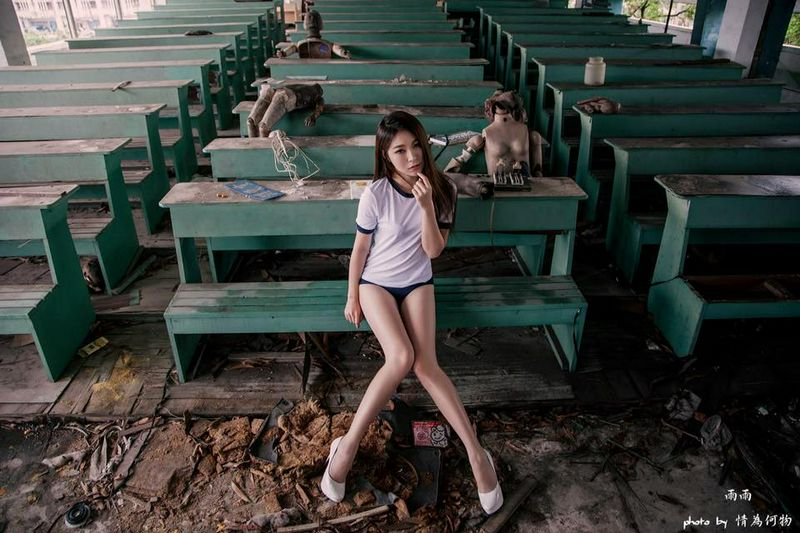 长腿睡美人蔡雨雨102公分的美腿私房照