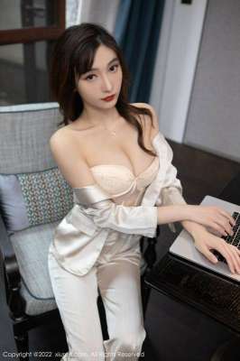 【图文】终于插入了这几个美女同事和小妹妹的嫩穴！