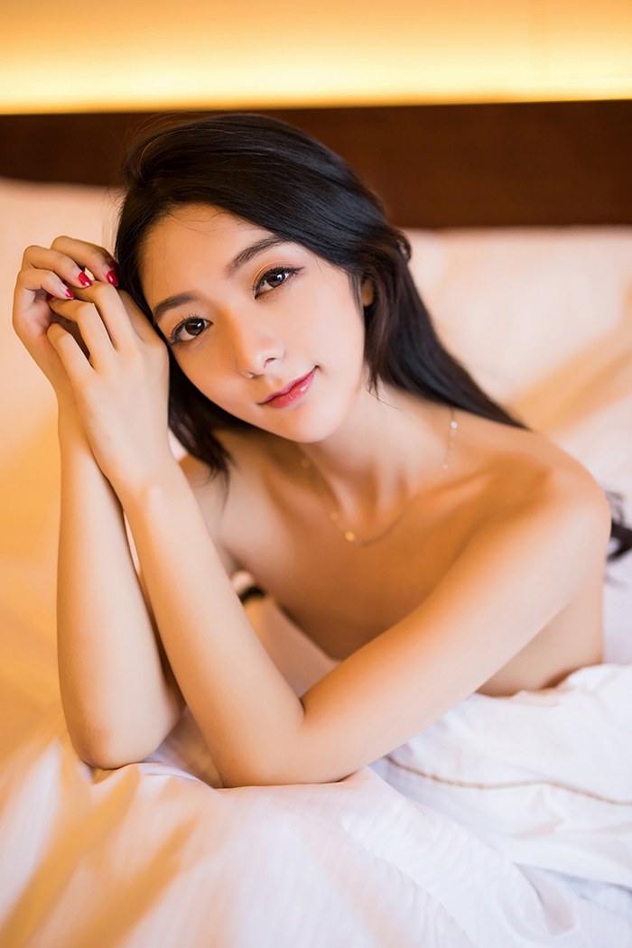 俏丽佳人小热巴丝滑肌肤