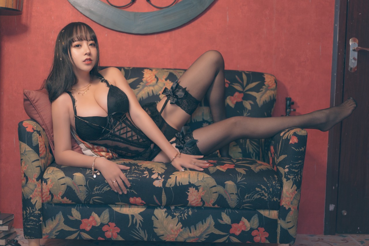 情趣黑丝美女图片