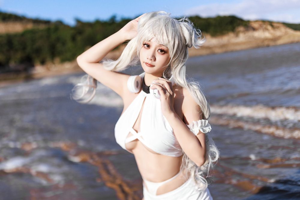 海边娇嫩白皙小美妞
