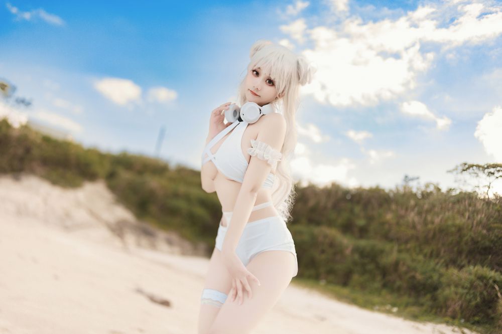海边娇嫩白皙小美妞