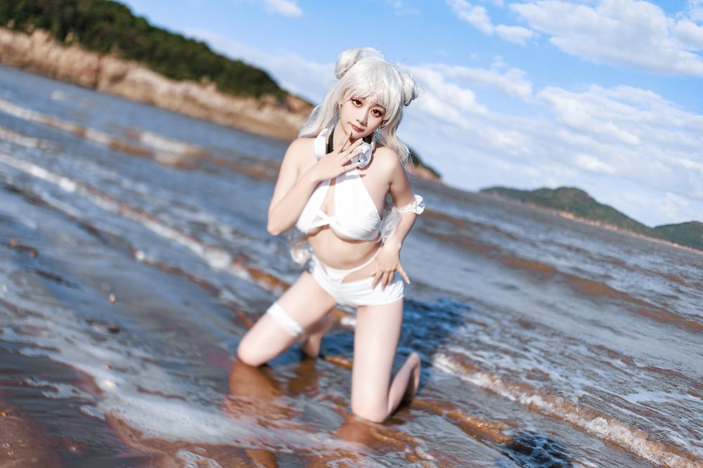 海边娇嫩白皙小美妞