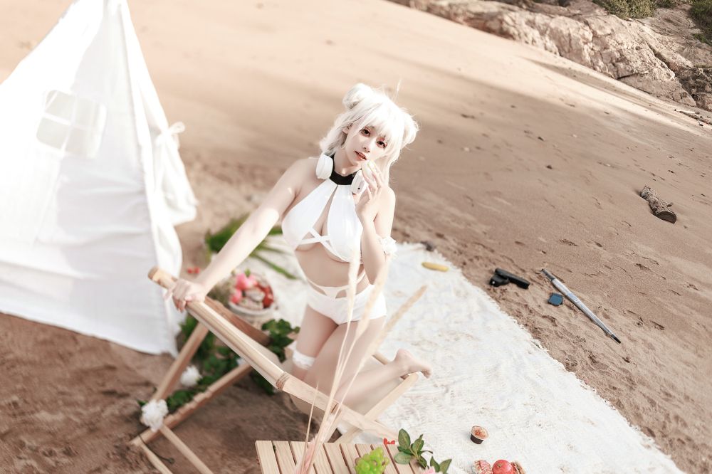 海边娇嫩白皙小美妞