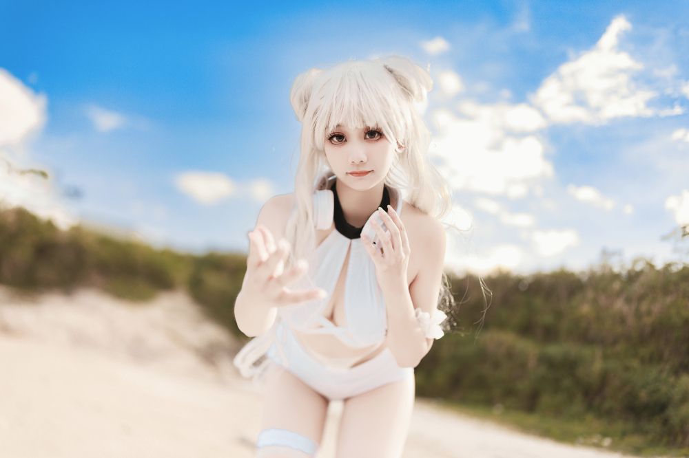 海边娇嫩白皙小美妞