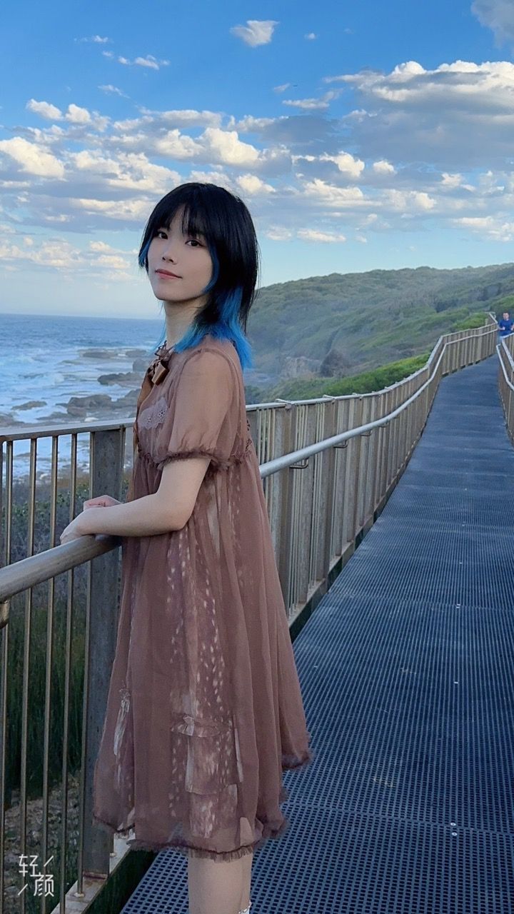 爱笑的极品贫乳学生妹