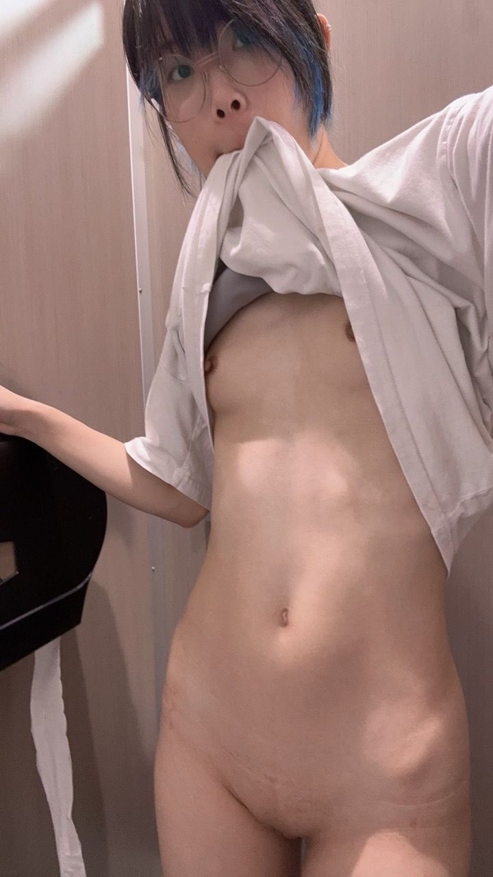 爱笑的极品贫乳学生妹