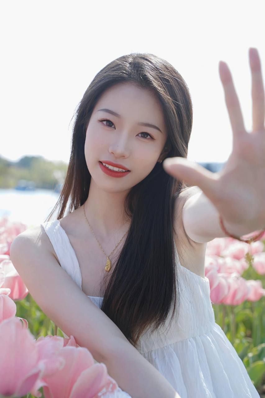 露脸美女 2023082201