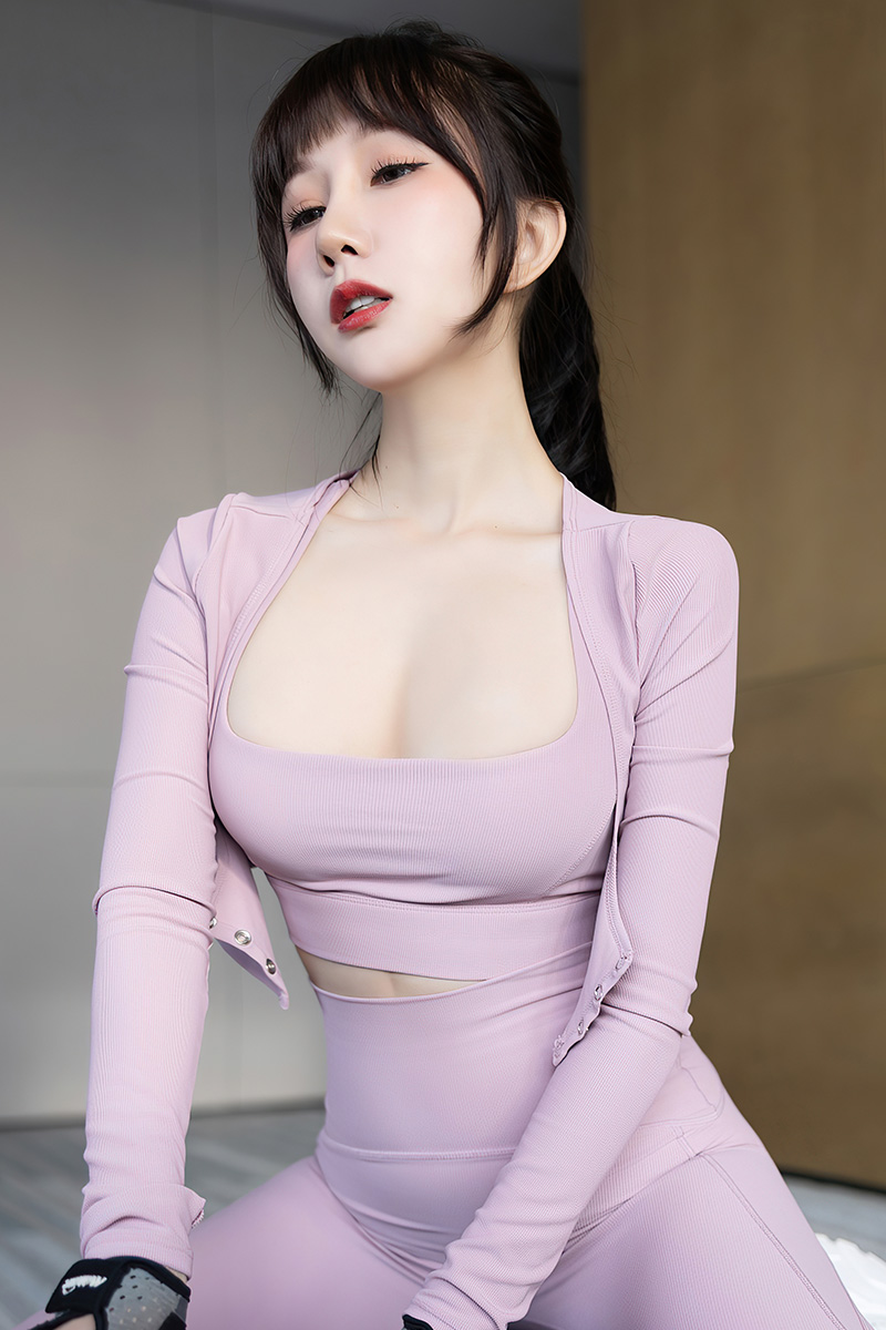 波巧酱健身房曼妙身姿十分养眼