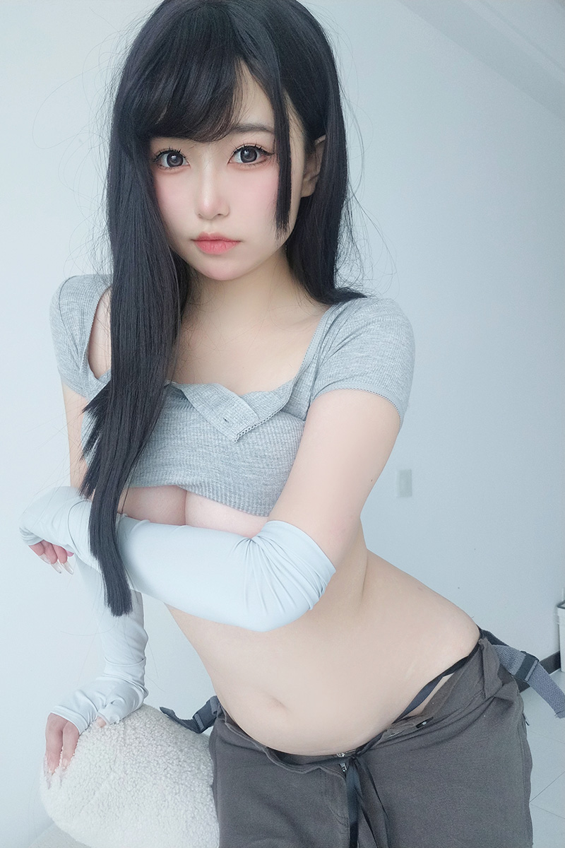 丰满呆萌妹子杨静娜身材性感颜值高