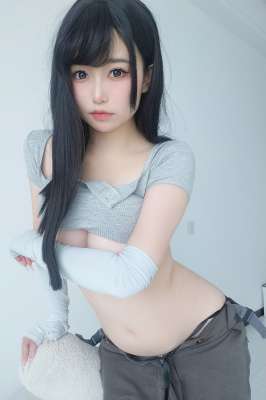 丰满呆萌妹子杨静娜身材性感颜值高