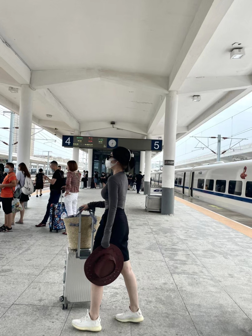 没有边界感的脚丫子