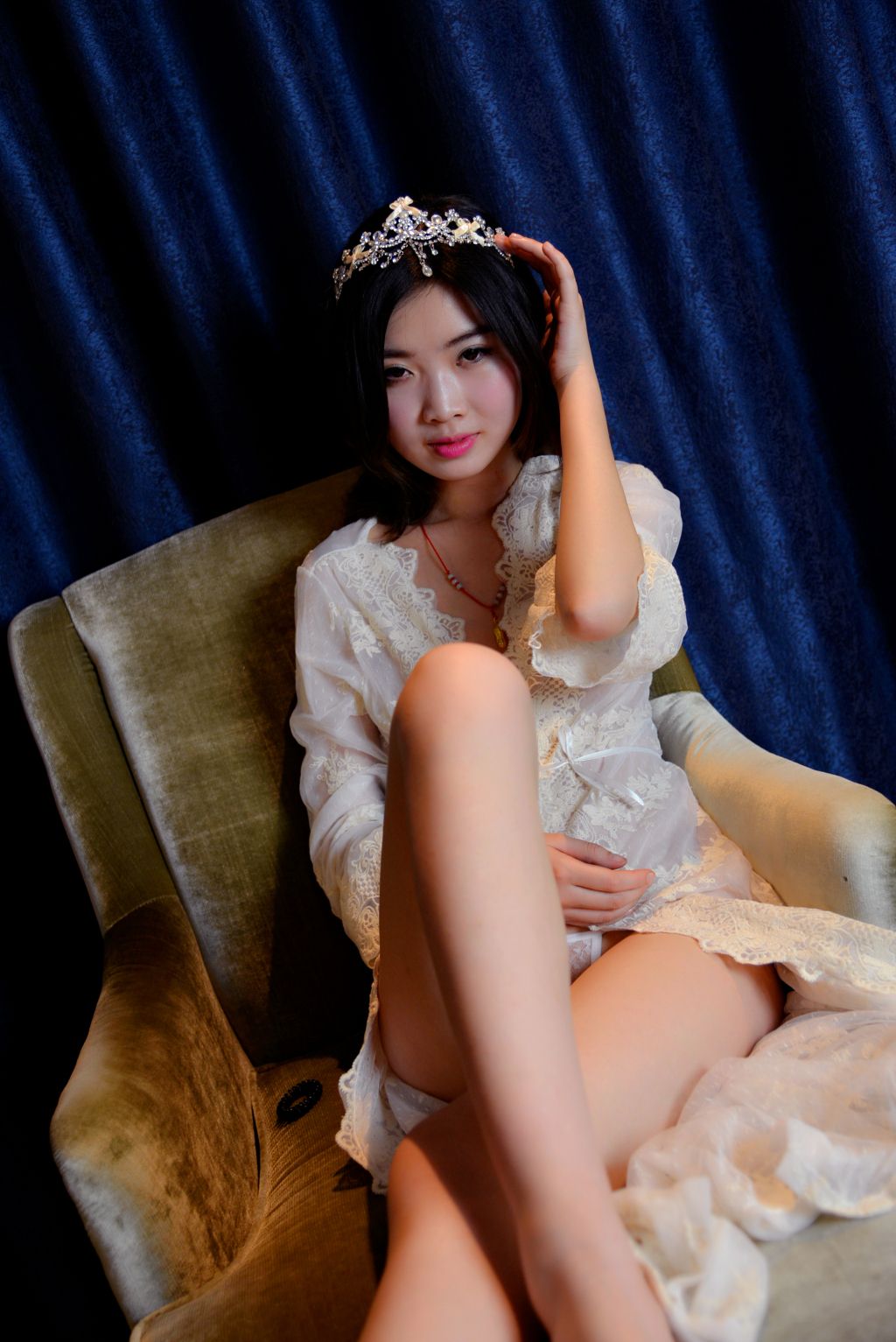 白色纱裙气质优雅妞