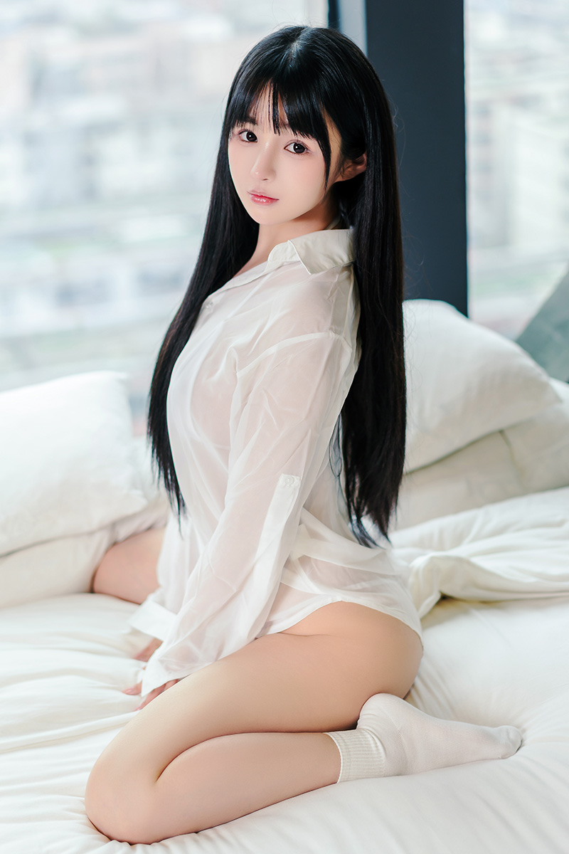 可爱女孩子乳房非常饱满