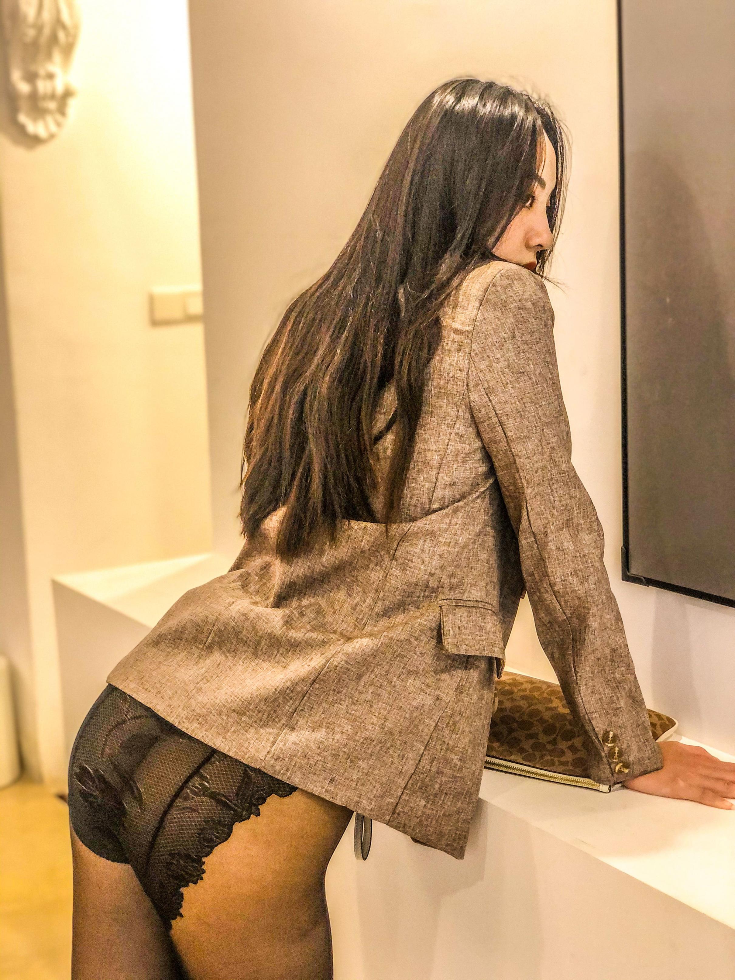 粉嫩的乳房爽滑的黑丝娇嫩的妹子