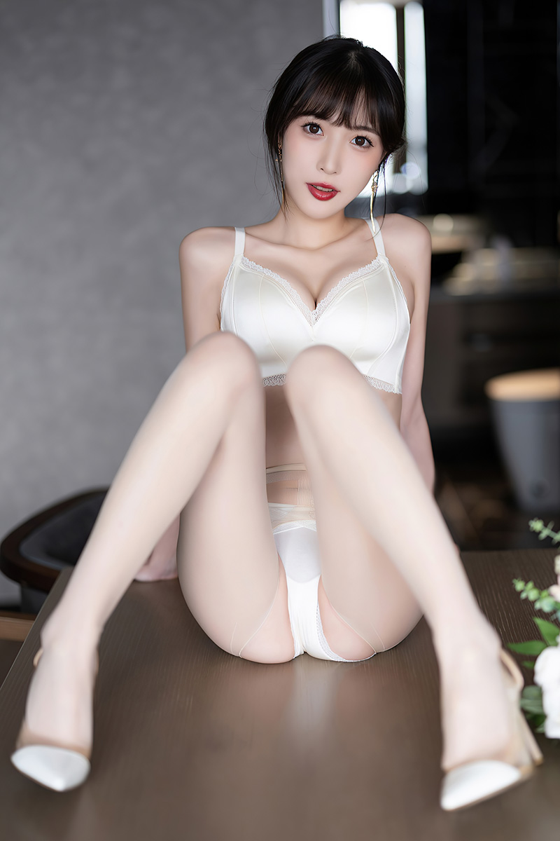 肤白貌美的妹子林星阑身材甚是可口