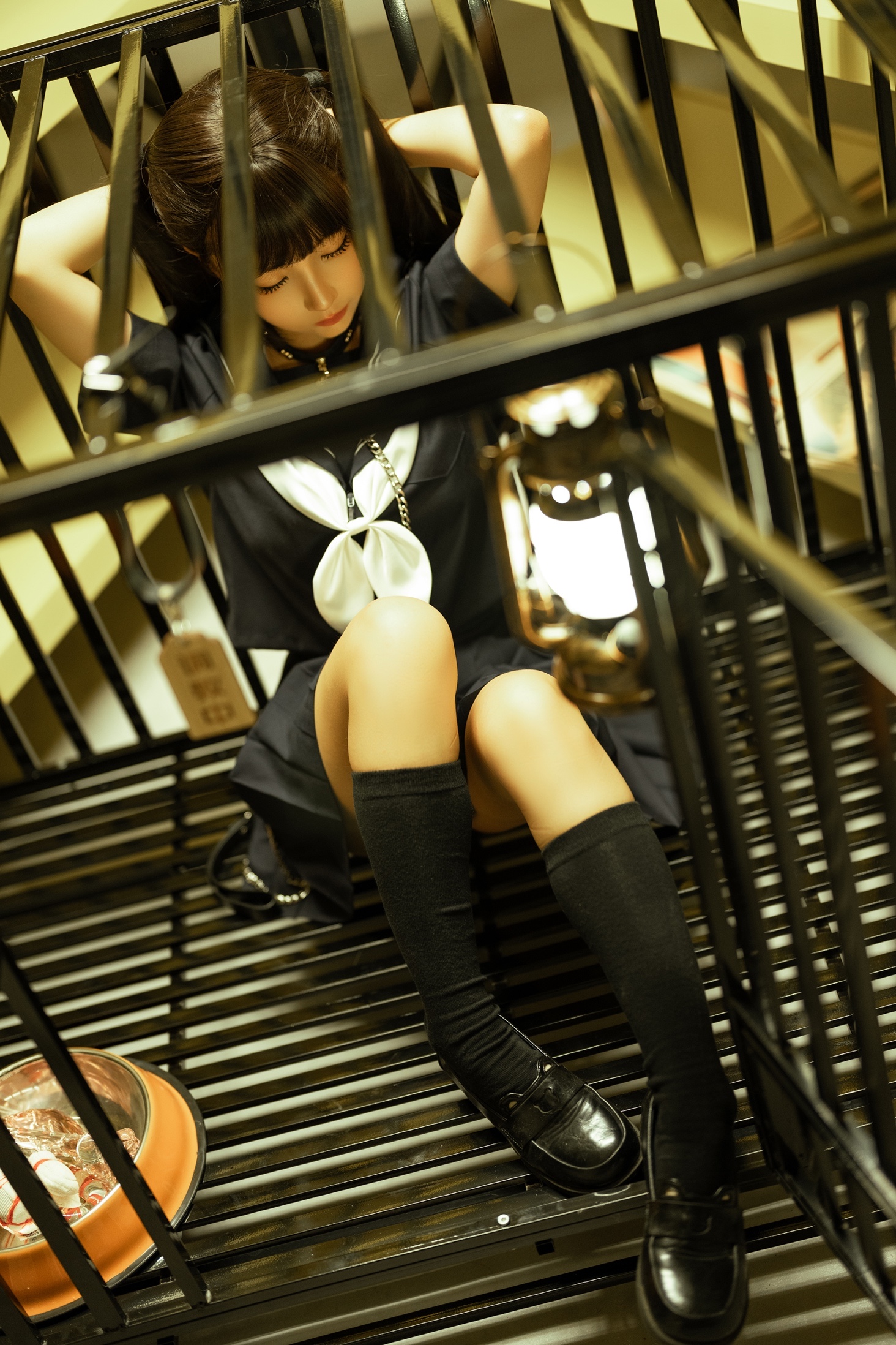 光女仆 水手服 囚笼