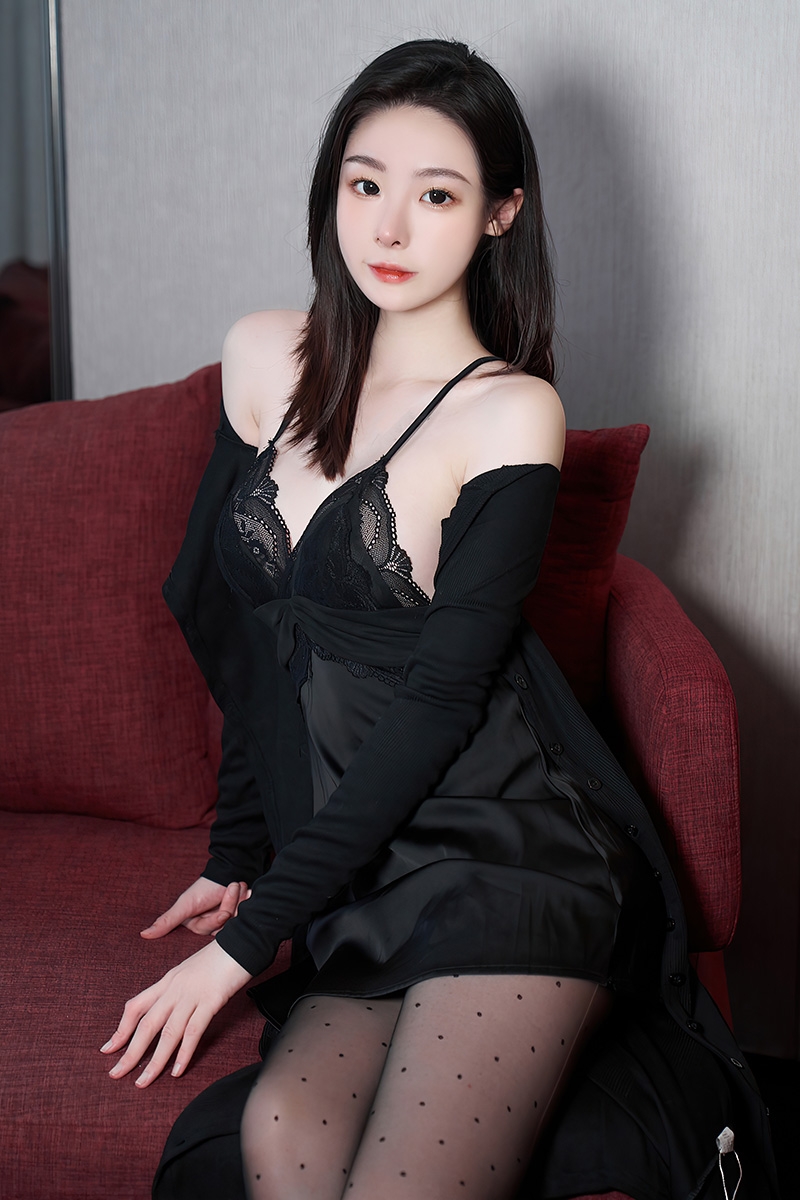 模特小逗逗原色丝袜美腿真是非常养眼