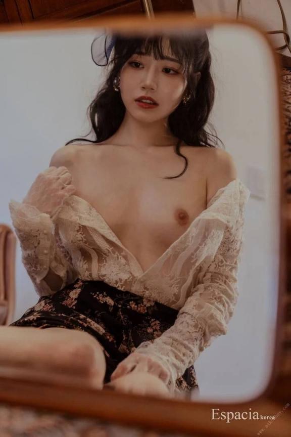 分享 两套有头有脸又有点的写真
