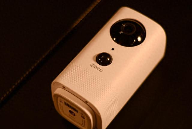 360推出“不插电”摄像头，能放车里当监控，还能拍Vlog