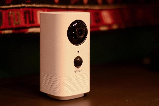 360推出“不插电”摄像头，能放车里当监控，还能拍Vlog