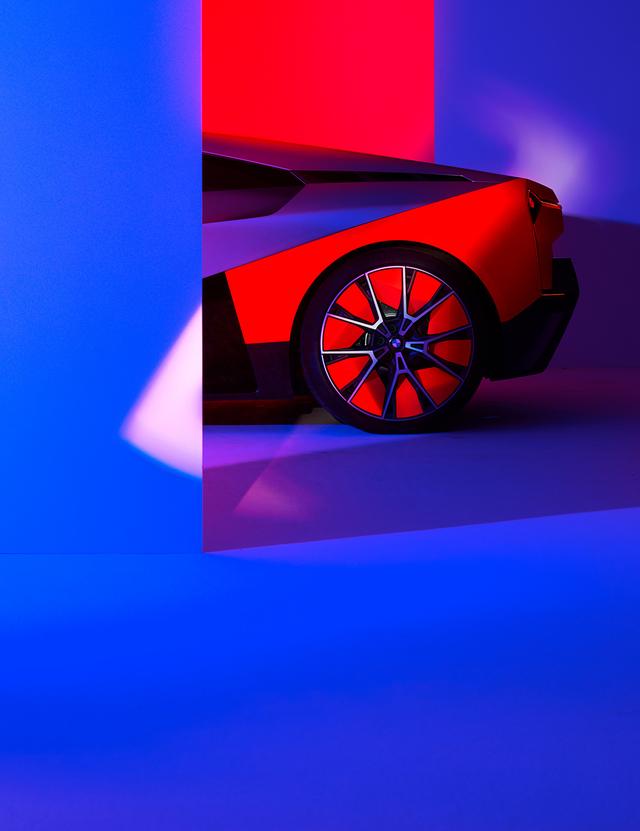 BMW M NEXT 红蓝时尚元素突出汽车的美感