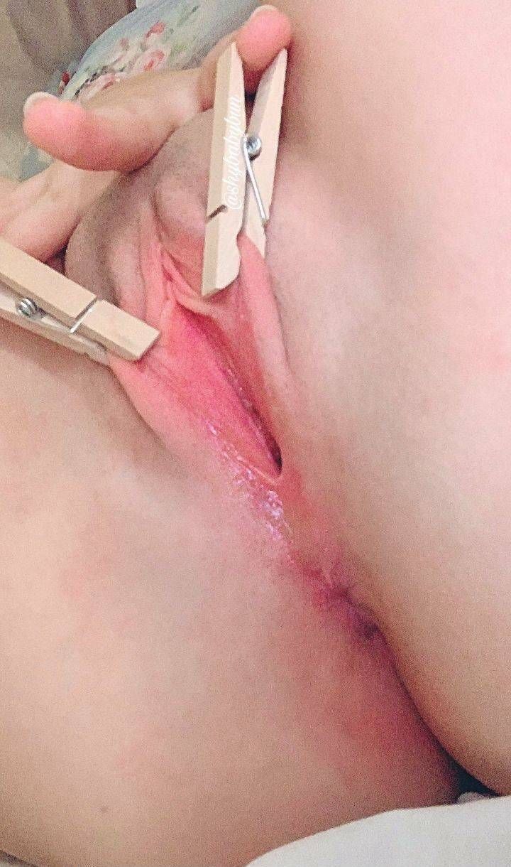 来啊，快活吧！美腿，美胸，美穴看个够吧！