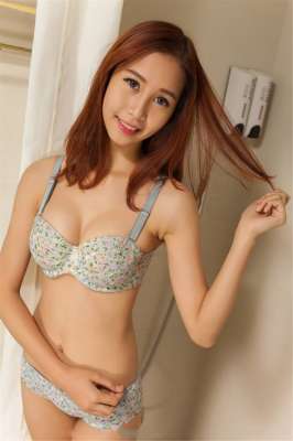 邻家漂亮的女孩