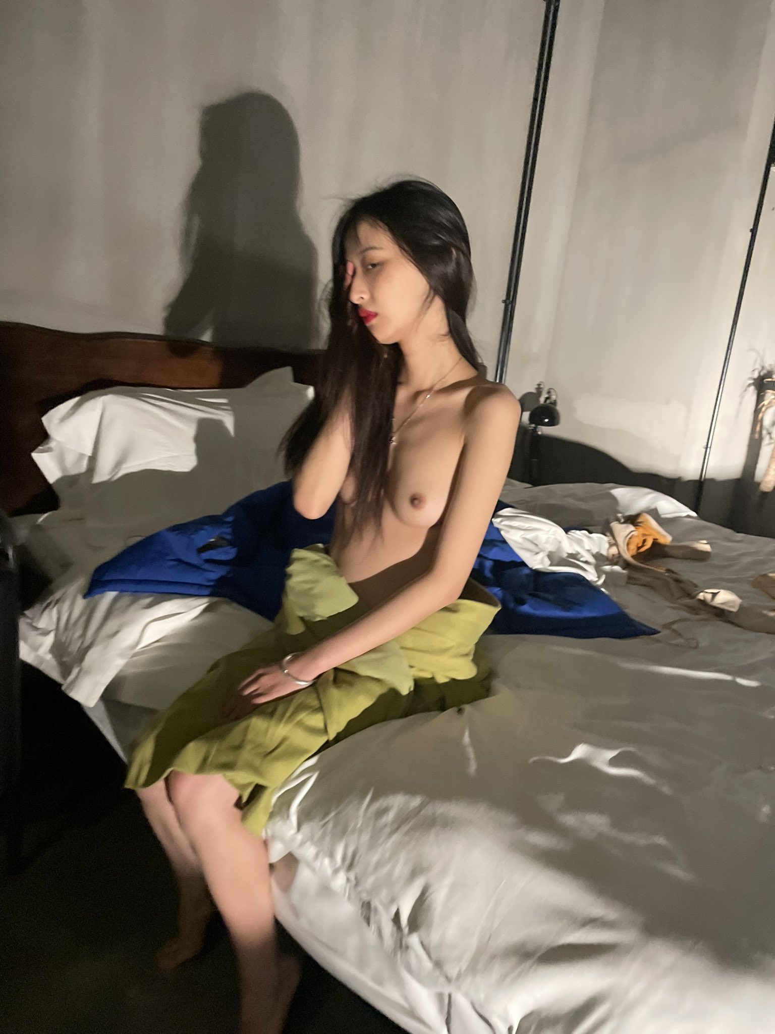 [小母狗] 深夜福利—— 众里嫣然通一顾,人间颜色如尘土