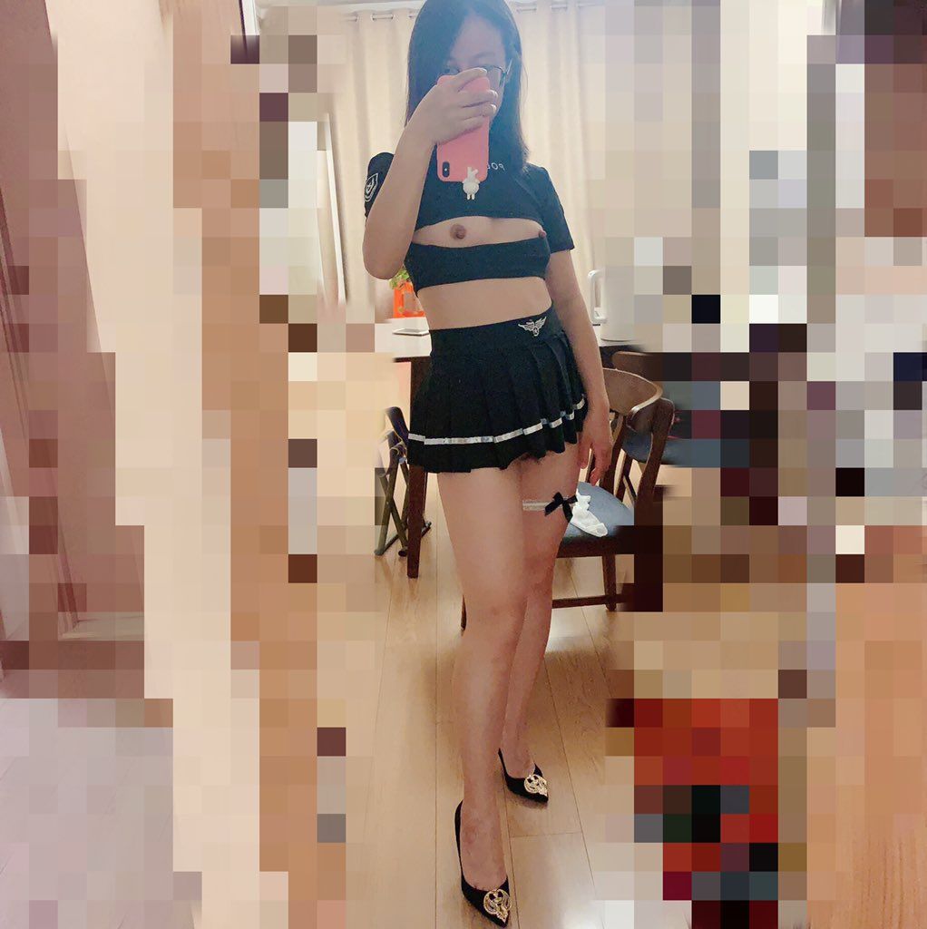 对镜自拍的妹子 千娇百媚 又纯又欲