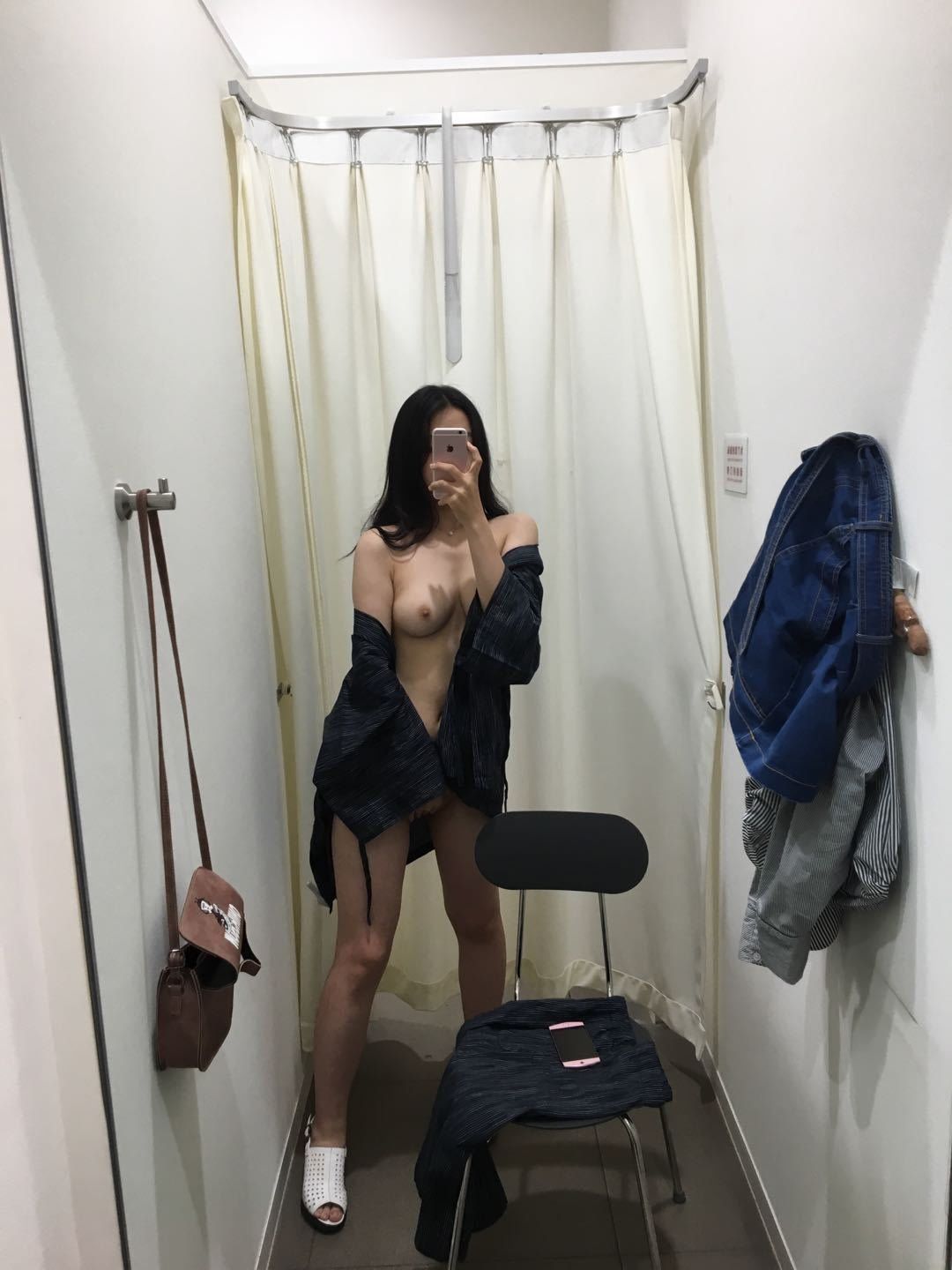 对镜自拍的妹子 千娇百媚 又纯又欲