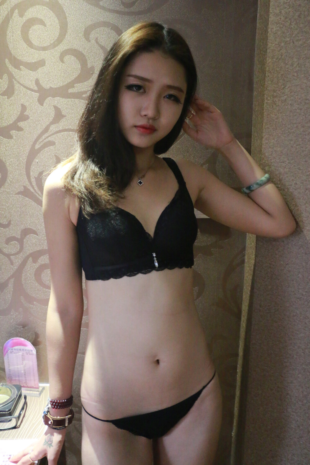 小妞太嫩了舒服的很