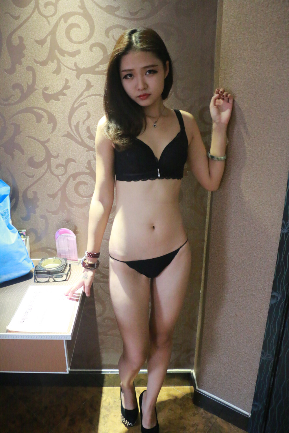 小妞太嫩了舒服的很