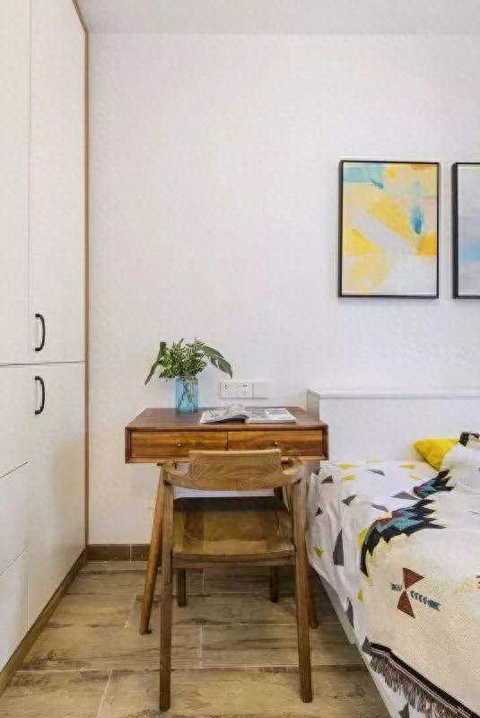 100㎡现代简约，白色空间+实木家具，打造耐用舒适的居住环境
