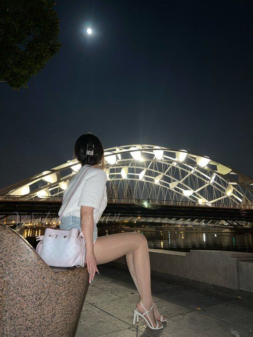 丝袜除了骚,也有很纯,很优雅的