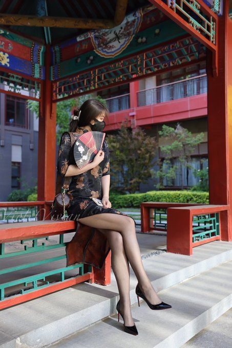 丝袜除了骚,也有很纯,很优雅的