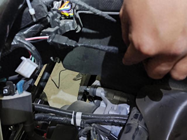 UY125加装胎压监测和凌度Z300行车记录仪