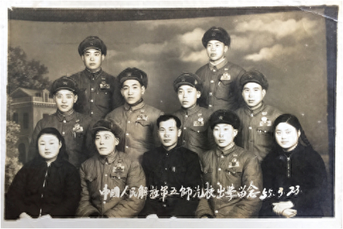 共和国第一代女司机张雅亭，曾供职于德阳金鑫公司